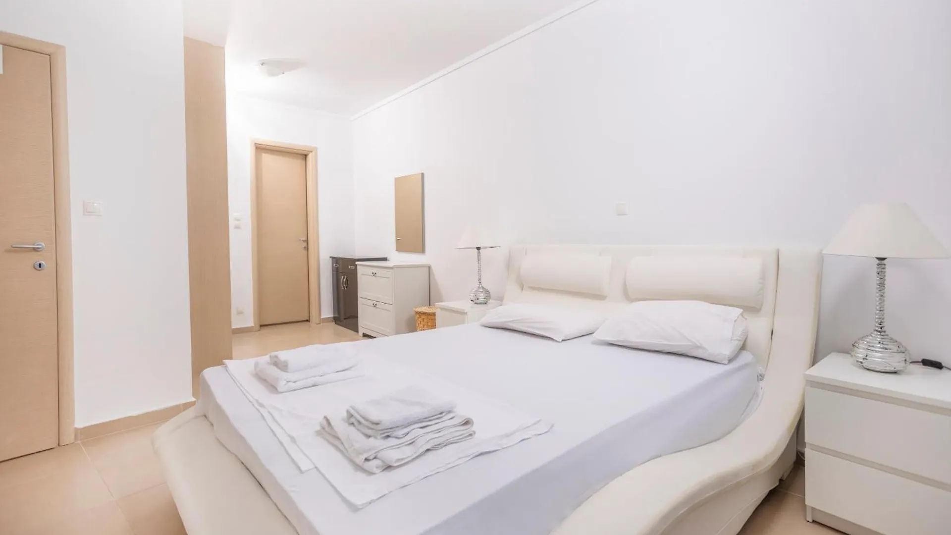 Villa Alpha - Beachfront, Steps From Mamalouka And Blue Carpet Pefkochori