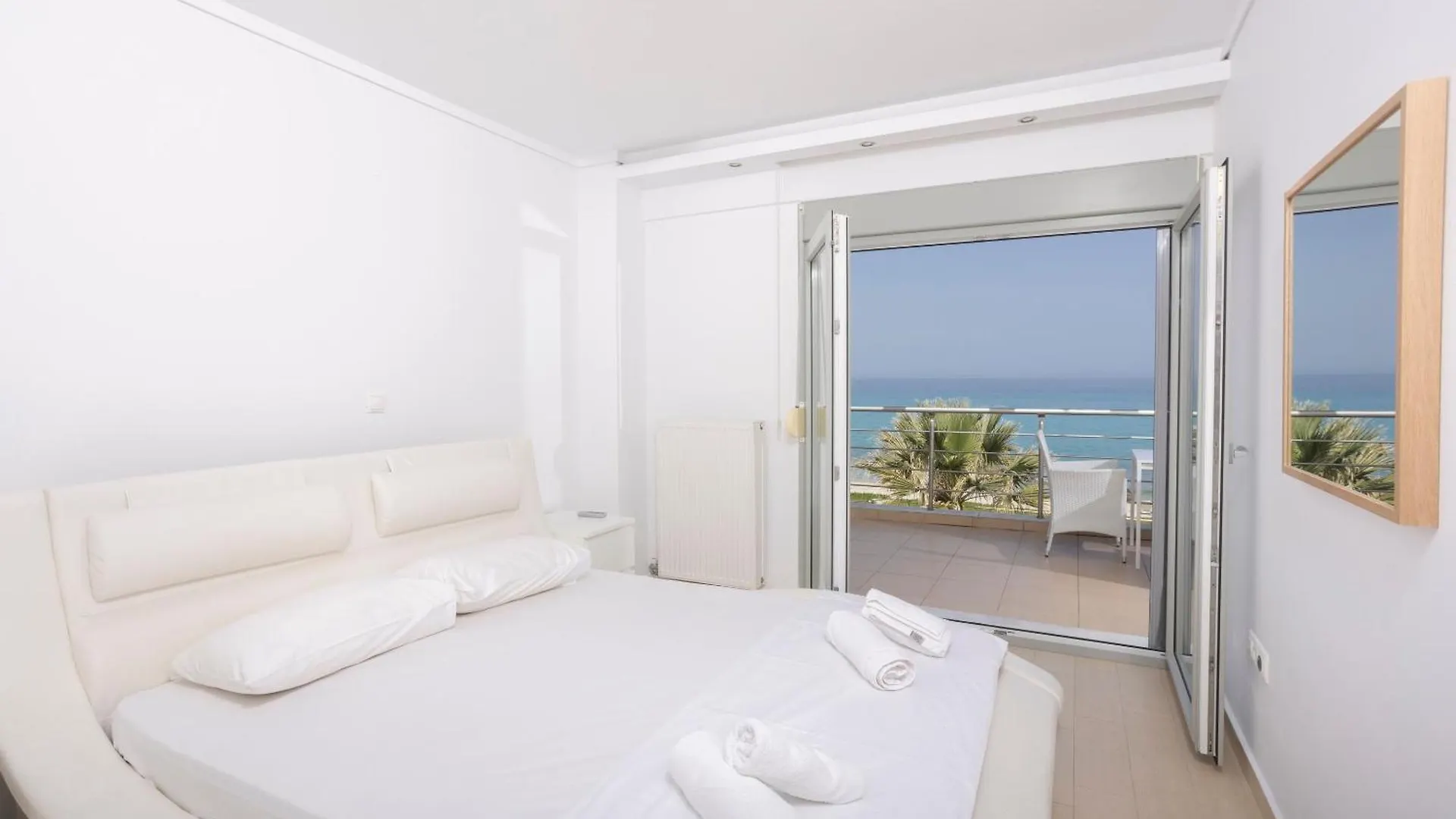 Villa Alpha - Beachfront, Steps From Mamalouka And Blue Carpet Pefkochori 0*,  Greece