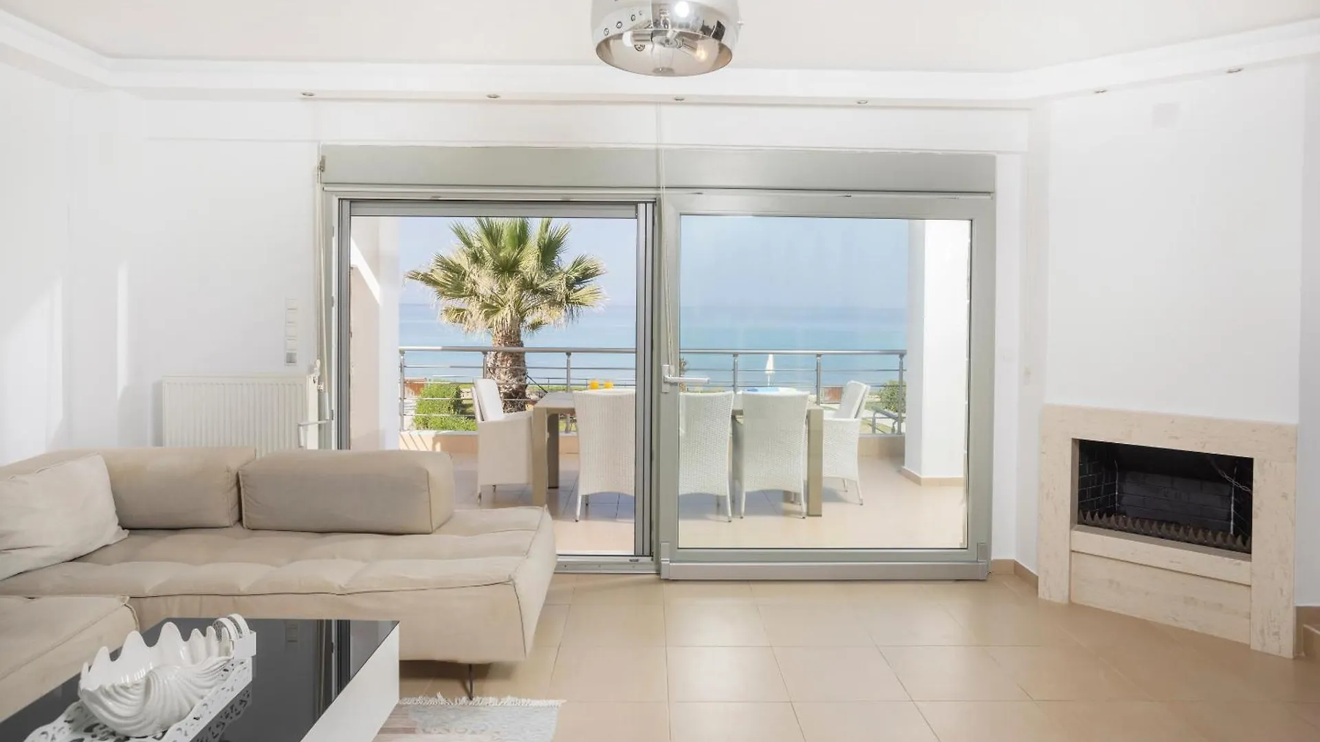 Villa Alpha - Beachfront, Steps From Mamalouka And Blue Carpet Pefkochori