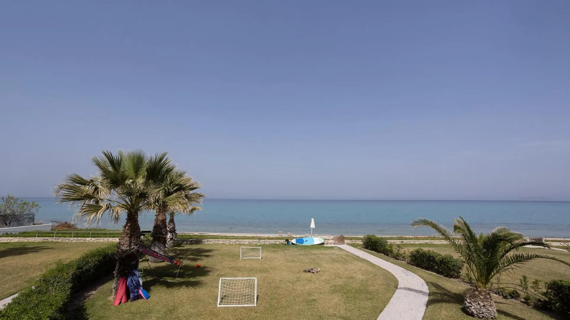 Villa Alpha - Beachfront, Steps From Mamalouka And Blue Carpet Pefkochori