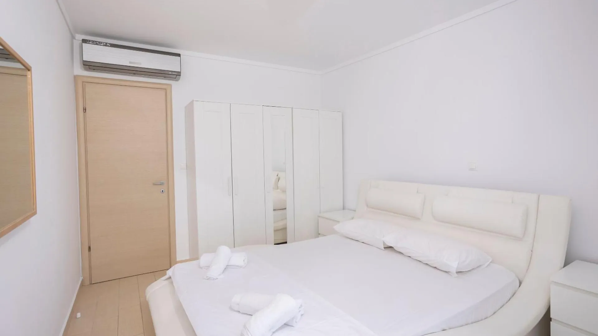 Villa Alpha - Beachfront, Steps From Mamalouka And Blue Carpet Pefkochori