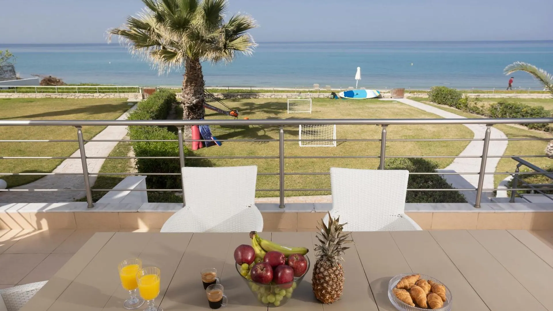 Villa Alpha - Beachfront, Steps From Mamalouka And Blue Carpet Pefkochori