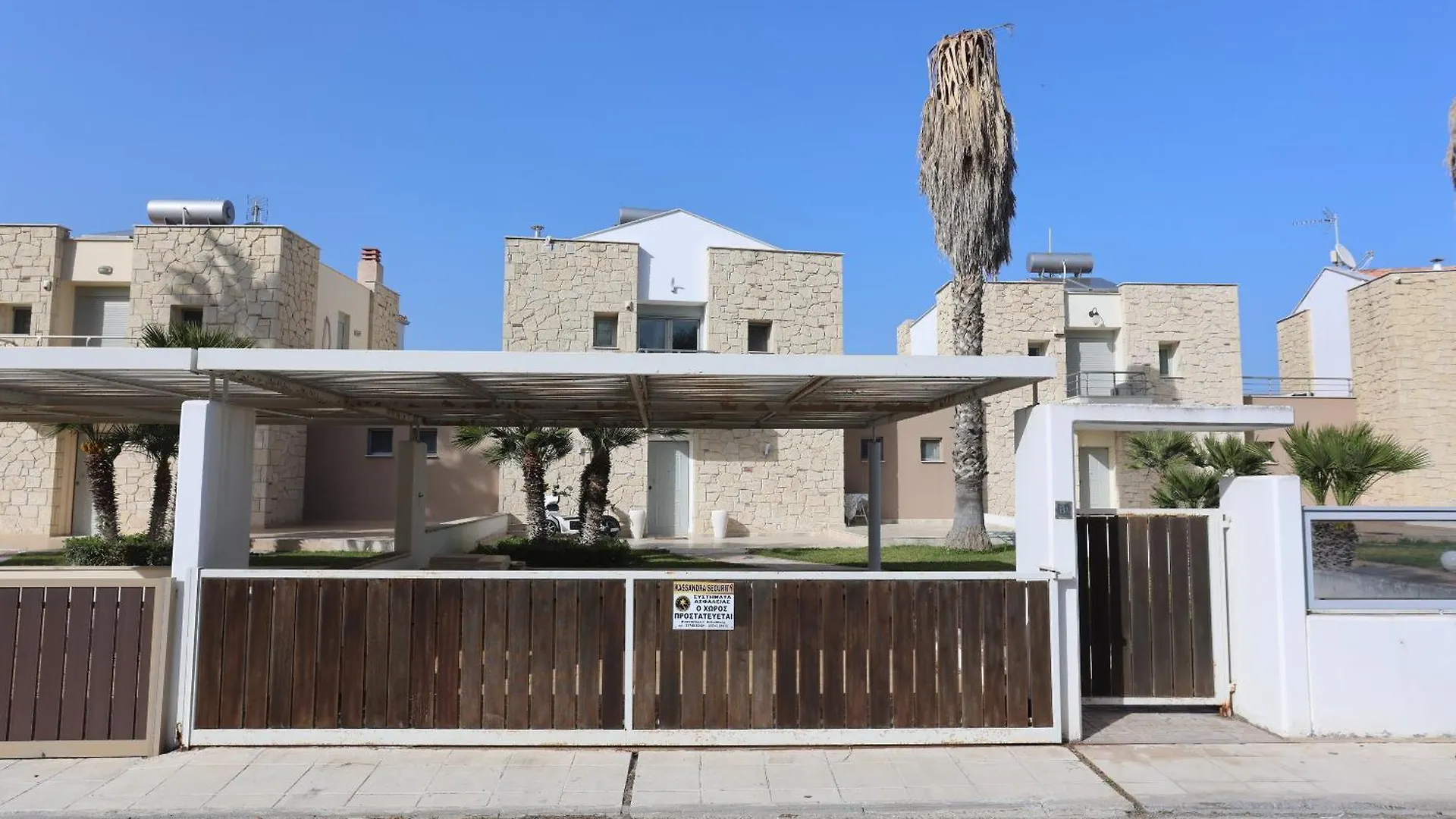 Villa Alpha - Beachfront, Steps From Mamalouka And Blue Carpet Pefkochori