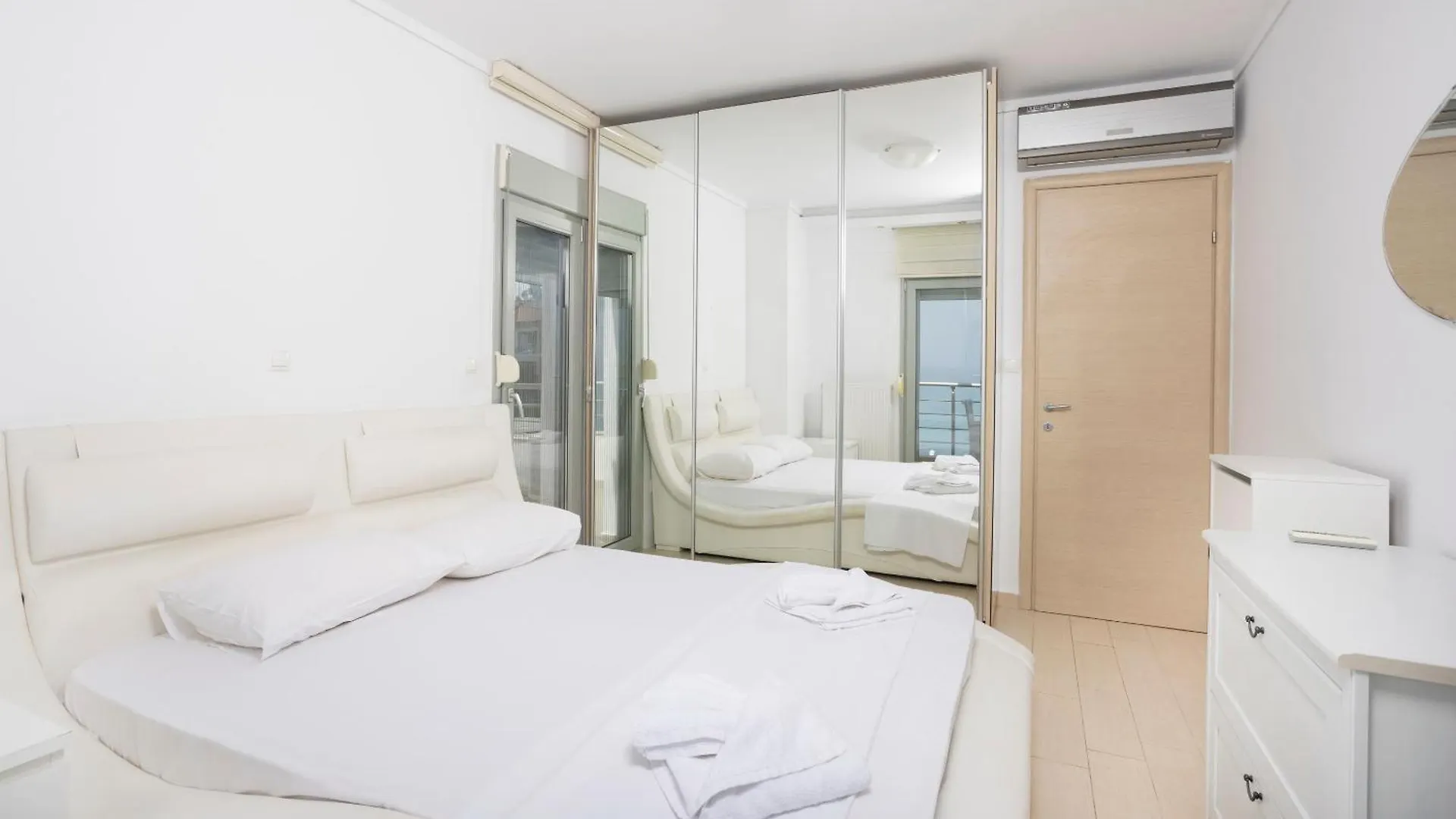 Villa Alpha - Beachfront, Steps From Mamalouka And Blue Carpet Pefkochori