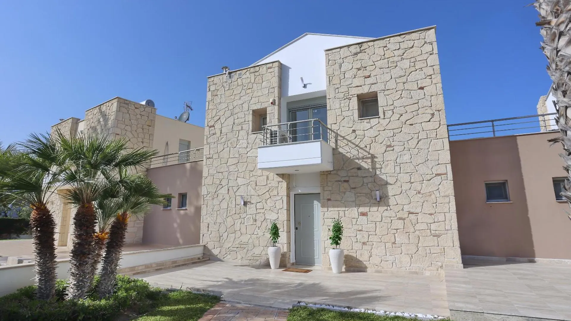Villa Alpha - Beachfront, Steps From Mamalouka And Blue Carpet Pefkochori