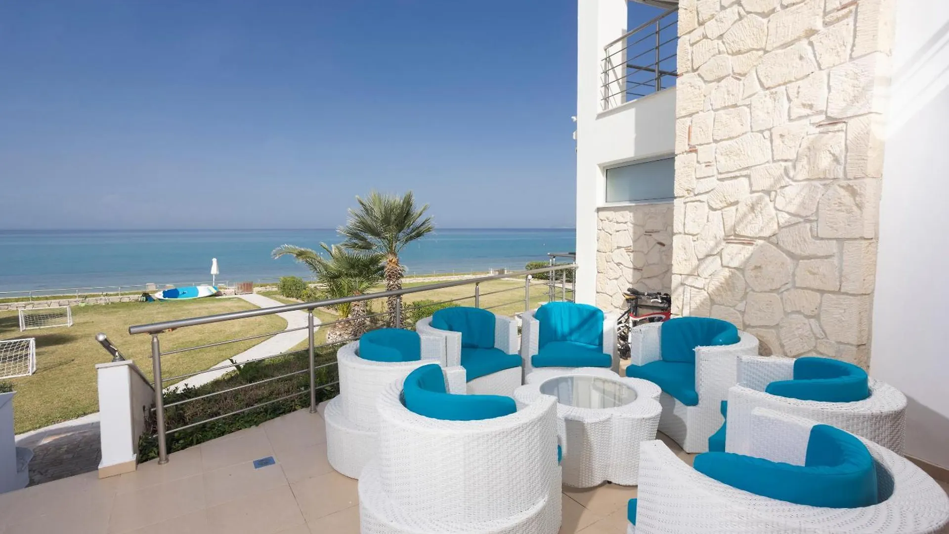 Villa Alpha - Beachfront, Steps From Mamalouka And Blue Carpet Pefkochori
