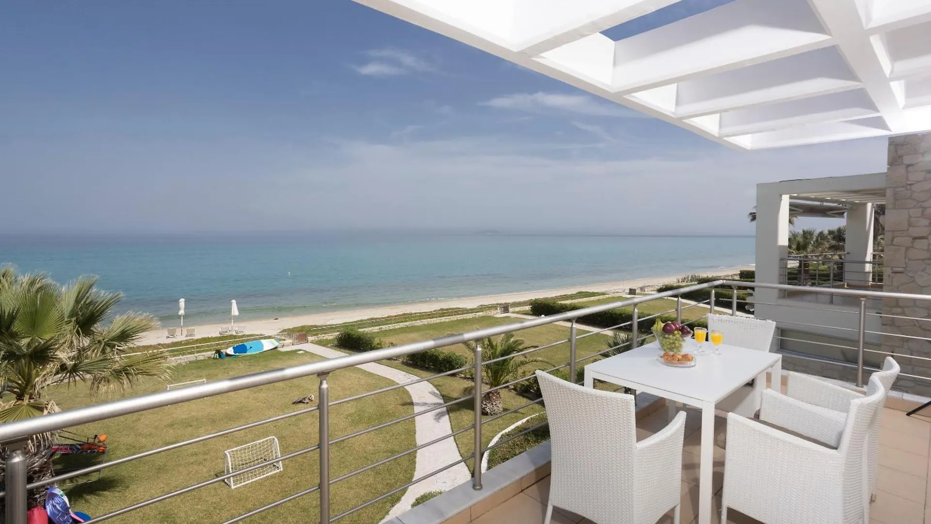 Villa Alpha - Beachfront, Steps From Mamalouka And Blue Carpet Pefkochori