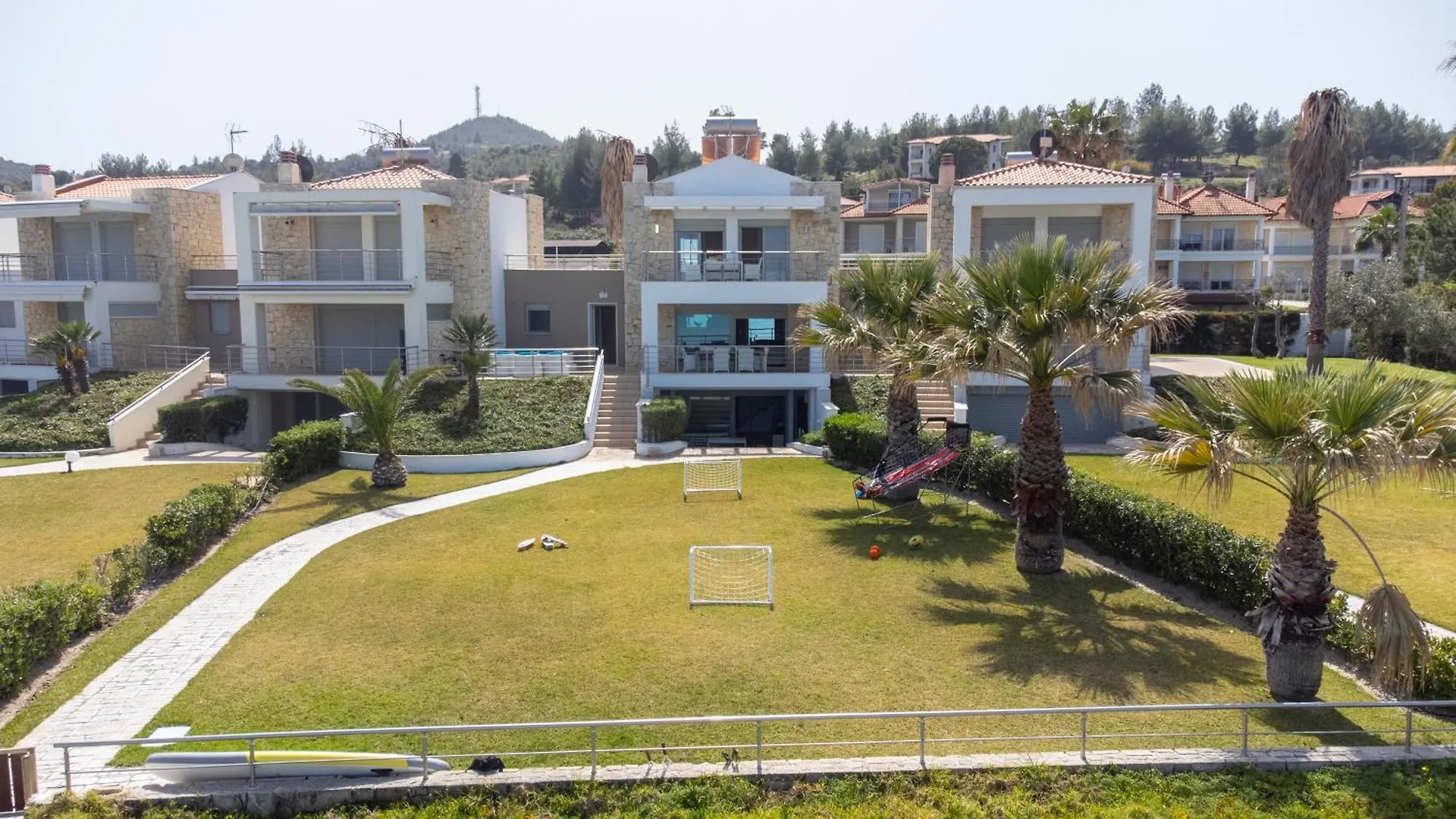 Villa Alpha - Beachfront, Steps From Mamalouka And Blue Carpet Pefkochori