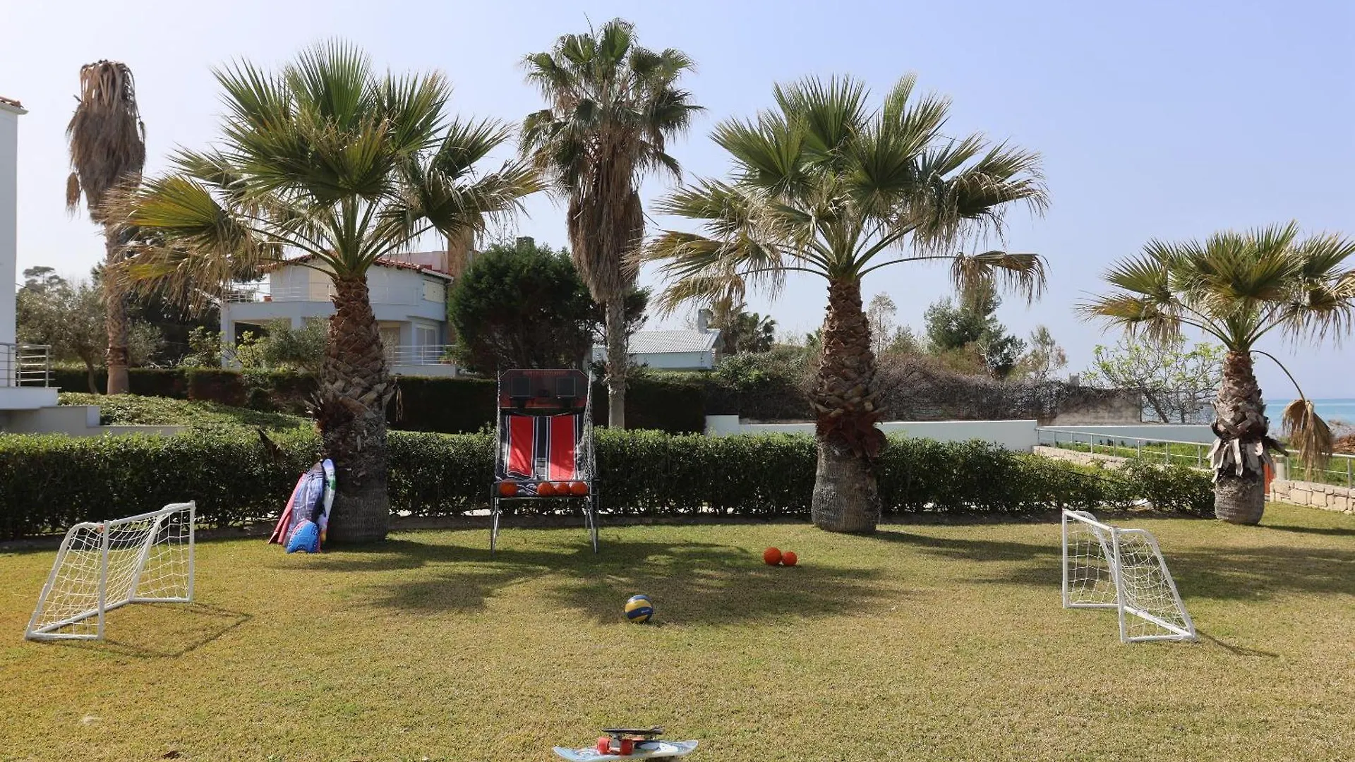 Villa Alpha - Beachfront, Steps From Mamalouka And Blue Carpet Pefkochori