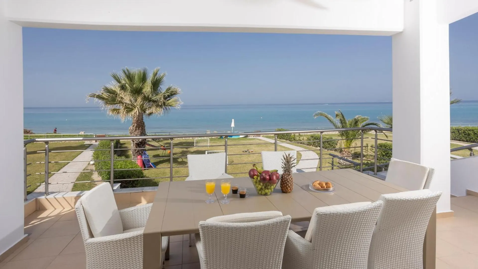 Villa Alpha - Beachfront, Steps From Mamalouka And Blue Carpet Pefkochori Yunanistan