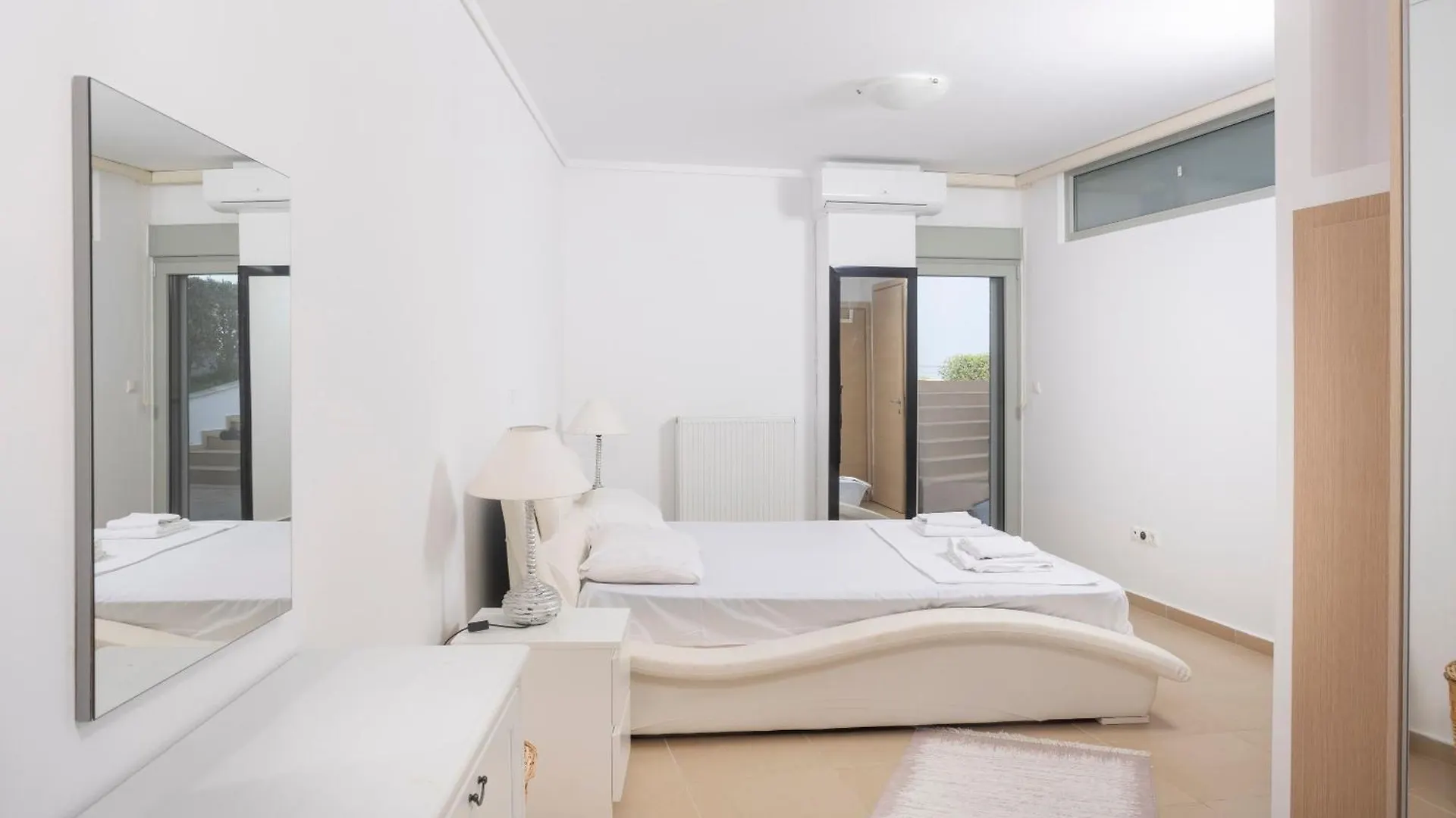Villa Alpha - Beachfront, Steps From Mamalouka And Blue Carpet Pefkochori Yunanistan