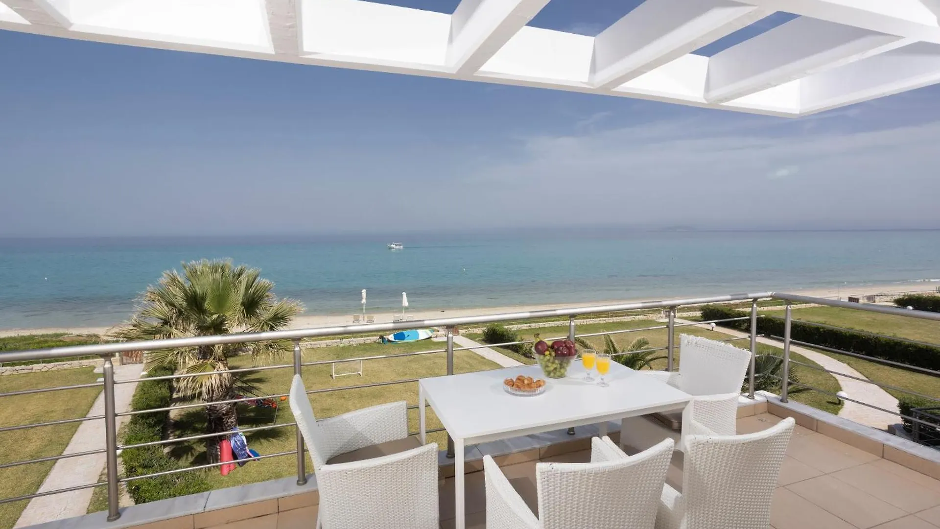 Villa Alpha - Beachfront, Steps From Mamalouka And Blue Carpet Pefkochori Yunanistan