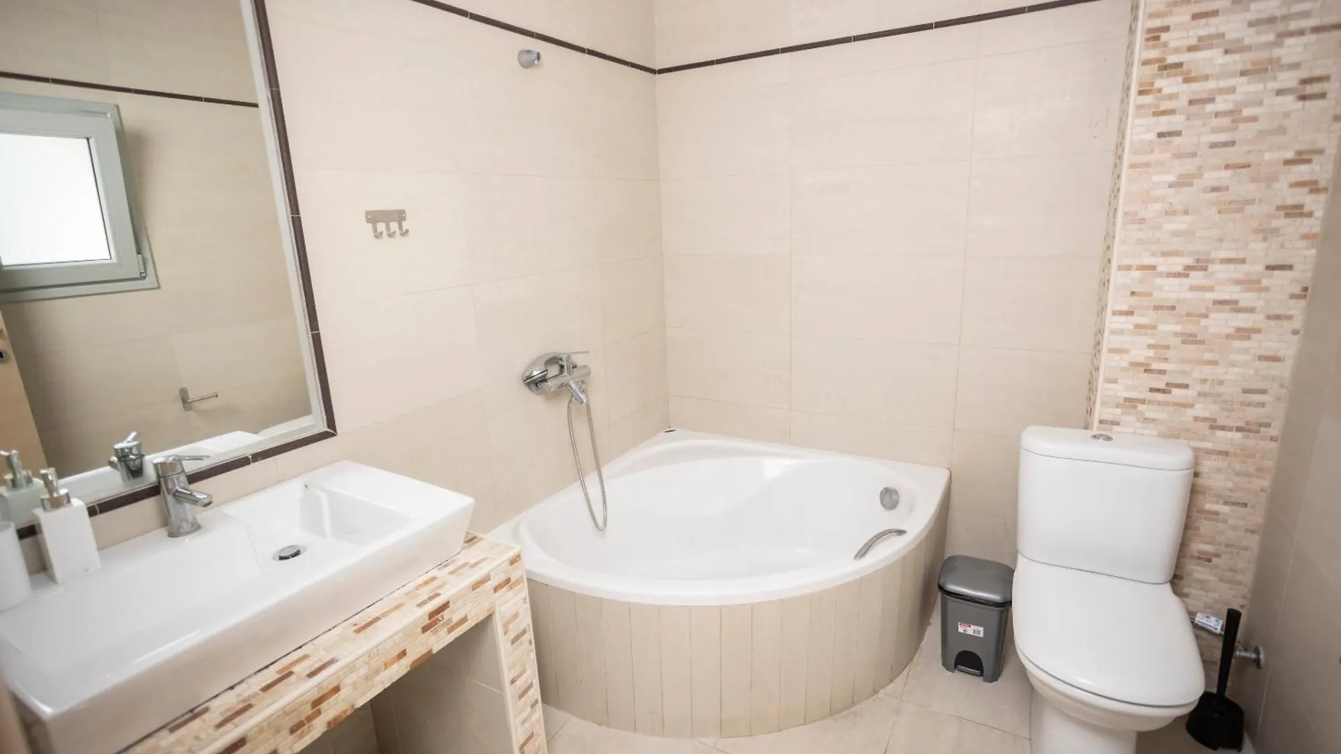 Villa Alpha - Beachfront, Steps From Mamalouka And Blue Carpet Pefkochori Yunanistan