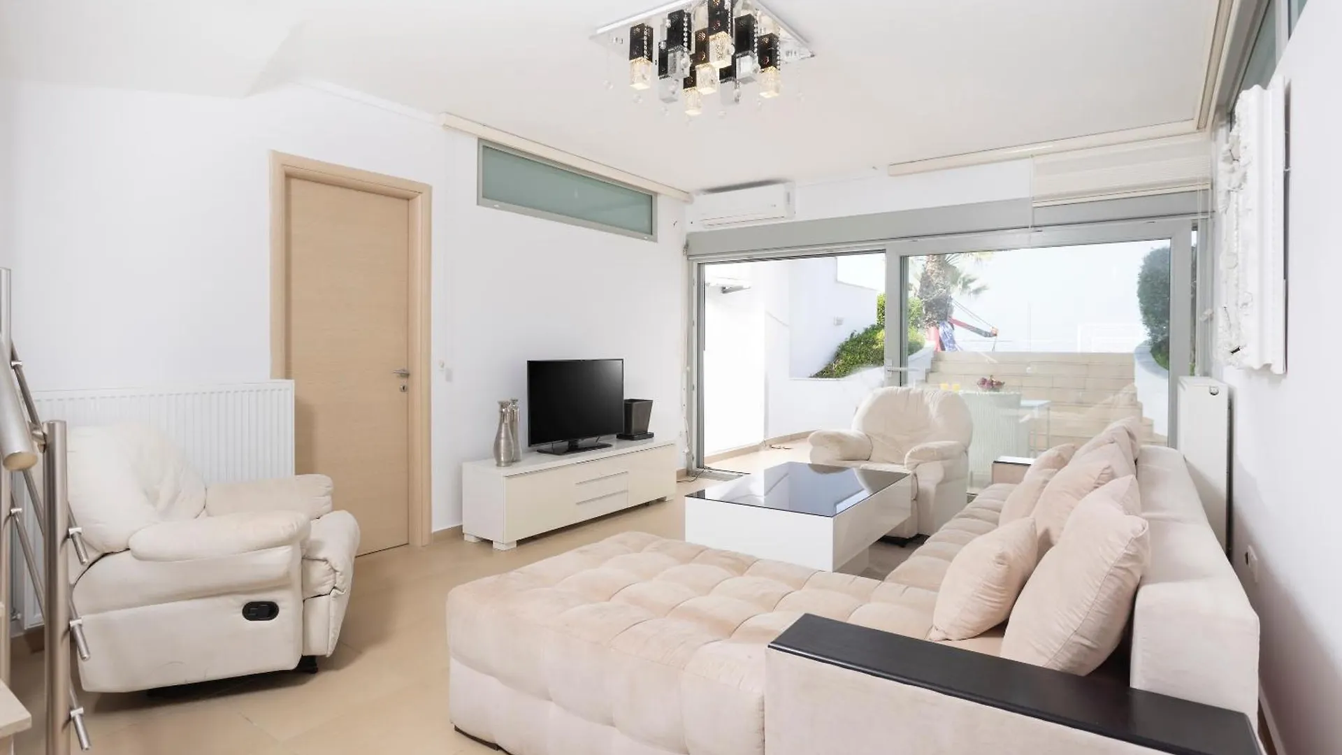 Villa Alpha - Beachfront, Steps From Mamalouka And Blue Carpet Pefkochori