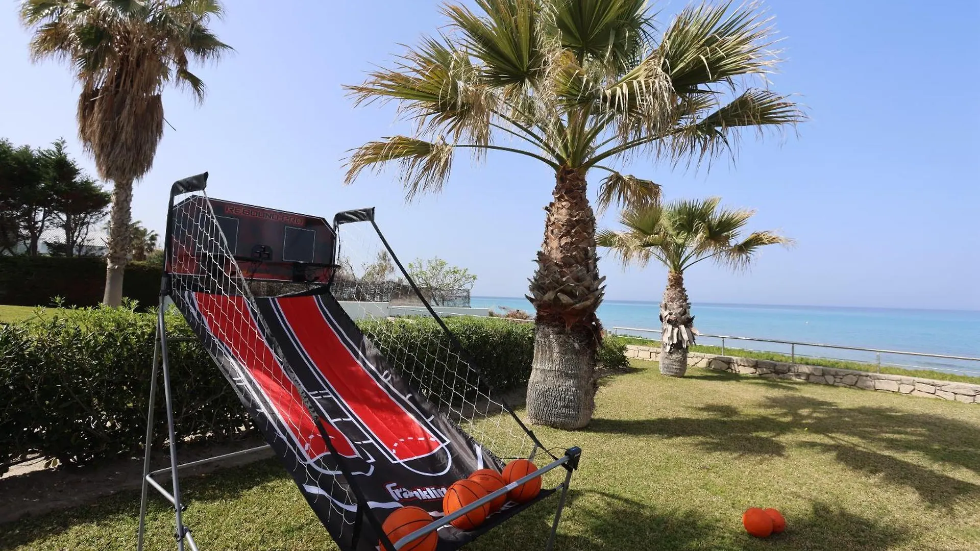 Villa Alpha - Beachfront, Steps From Mamalouka And Blue Carpet Pefkochori